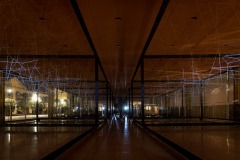 KunstFestSpiele Herrenhausen 2020, Analemma - Lichtinstallation von Yasuhiro Chida, Arne-Jacobsen-Foyer. Foto: Helge Krückeberg